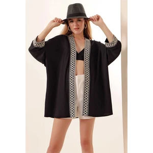 Kadın Siyah Nakış Detaylı Kuşaklı Kısa Kimono HZL24S-BD158661