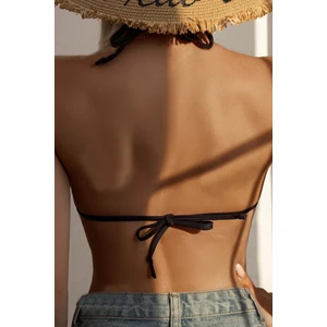 Siyah Boyundan Bağlamalı Üçgen Bikini Üstü