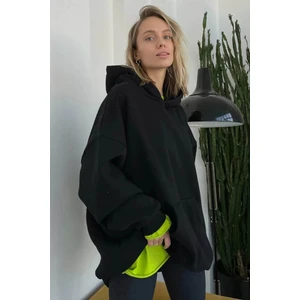 Kadın Siyah Kanguru Cepli Kapüşonlu 3 Iplik Şardonlu Oversize Sweatshirt