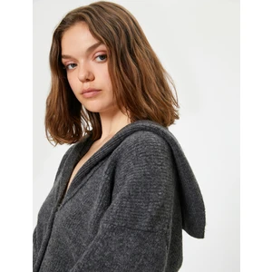 Kapüşonlu Hırka V Yaka Düğmeli