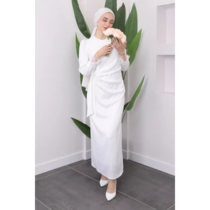 Beyaz Kolu Tüylü Yan Detaylı Saten Abiye