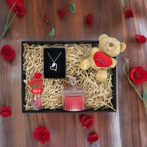 Kişiselleştirilebilir Gizli Mesajlı Spotify Kodlu Silver Prinç Kolyeli Ayıcıklı Mumlu Hediye Seti