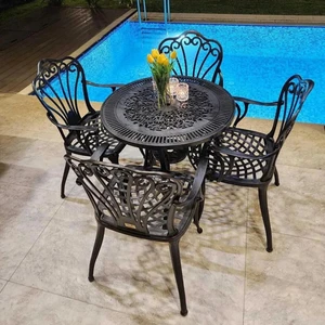 Ferforje Görünümlü Masa ve Sandalye Takımı, Bahçe, Balkon ve Dış Mekanda Kullanılabilir, 2 Yıl Garantili, 150 kg Taşıma Kapasiteli, Plastik Yuvarlak Siyah Masa ve Sandalye Takımı