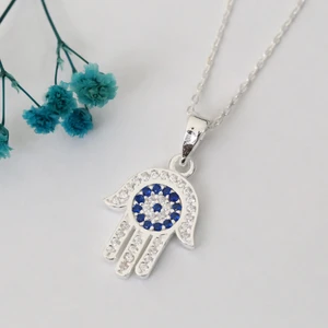 Müge Gümüş ve Takı Fatma’nın Eli Nazarlık Kolye