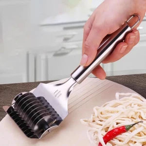 Çelik Manuel 9 Tekerlekli Erişte ve Makarna Hamur Kesme Ruleti CIN786