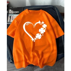 Amor Man Büyük Beden Özel Tasarım Üç Beyaz Yoncalı Kalp Baskılı Süper Oversize Battal Kadın T-Shırt