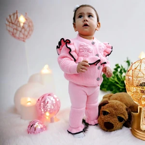 Meriç Bebe Kız Bebek Fırfır Detaylı Hırkalı Pantolonlu 2'li Triko Takım