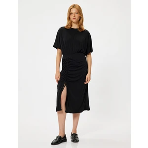 Midi Boy Elbise Kısa Kollu Yuvarlak Yaka Büzgülü Yırtmaç Detaylı