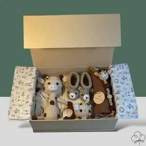 Bebek Hediye Kutusu / Kişiselleştirilebilir Babyshower Yenidoğan Hediye Seti - Giraffe Box 2