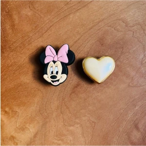 Jibbitz Terlik Süsü Minie Mouse ve Kalp 2 Li Set