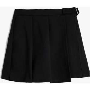 Pileli Şort Etek Toka Detaylı