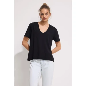 V Yaka Premium Dökümlü T-Shirt