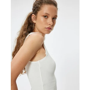 Kolsuz Tişört Bisiklet Yaka Fırfır Detaylı Slim Fit
