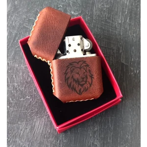 Nikura Craft Nikuracraft Kişiye Özel Benzinli Çakmak Deri Çakmak El Yapımı Hakiki Deri Çakmak Aslan Desenli Zippo Tarzı Çakmak