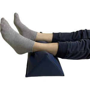 Üçgen Ayak Baldır Yan Yatma Hasta Pozisyonlama Kama Yastığı 50 x 25 x 15 cm