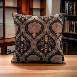 Pillows Store Geleneksel Karanfil Desenli Siyah Kırlent Kılıfı 45 x 45 cm