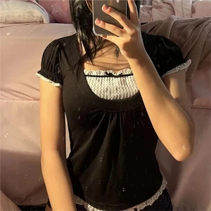 Siyah Puantiyeli Dantel Detaylı Kısa Kollu Crop T-Shirt