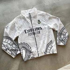 By Srt Giyim Unisex Beyaz Emirates Fly Better Baskılı Fermuarlı Yağmurluk & Rüzgarlık