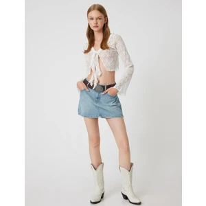 Dantelli Crop Bluz Bağlama Detaylı Ispanyol Kollu Fırfırlı V Yaka