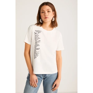 Thessa Kadın Bisiklet Yaka Kısa Kollu Önü Yazı Detaylı Ekru T-Shirt