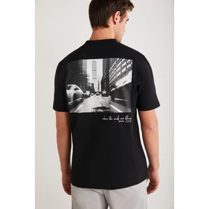 Malik Erkek Pamuklu Baskı ve Nakiş Detaylı kısa Kollu Siyah T-Shirt