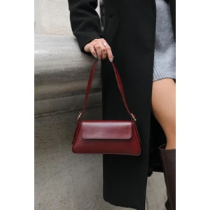 Bordo Kadın Sade Tasarım Kapaklı Kol Çantası