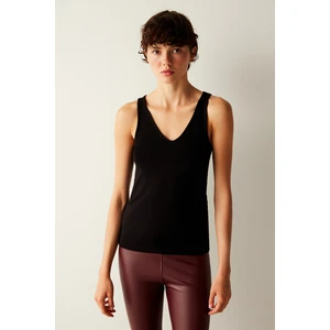 V Neck Soft Siyah Atlet Üst