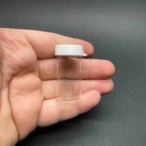 8ml Cam Deney Tüpü 4 cm Plastik Kapaklı Cam Deney Tüpü x 10 Adet