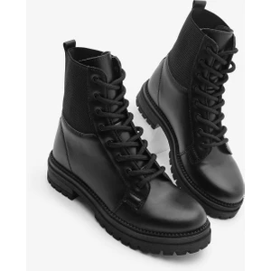 Kadın Lastikli Tırtıklı Taban Bağcıklı Postal Bot Nigora Siyah