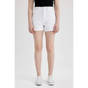 Mom Fit Yüksek Bel Katlamalı Paça Beyaz Jean %100 Pamuk Şort A2625AX23SM