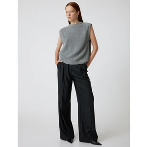 Triko Süveter Arkası Pencere Detaylı Yuvarlak Yaka