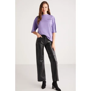 Kalısta Kadın  Pamuk Oversize Arkası ve Önü Çiçek Baskılı Yuvarlak Yaka Yarım Kol Mor T-Shirt