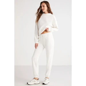 Savannah Kadın İçi Polarsız Bisiklet Yaka Beli ve Paçası Lastikli Comfort Fit Beyaz Eşofman Takımı