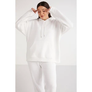 Terezabb Kadın İçi Polarlı Yumuşacık Comfort Fit Kapüşonlu Kanguru Cep Beyaz Büyük Beden Sweatshirt