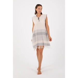 Peştamal Plaj Elbisesi. Pamuklu Iplikten Dokunmuştur, El Işi Aksesuar Yapılmıştır - Bordo