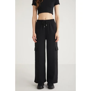 Phoebe Kadın 100% Pamuk İçi Polarsız Kargo Cepli Beli Lastikli Siyah Eşofman Altı