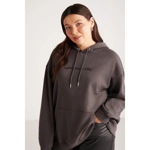 Veronicabb Kadın  İçi Polarlı Yumuşacık Comfort Fit Önü Nakışlı Kapişonlu Kanguru Cep Antrasit Büyük Beden Sweatshirt