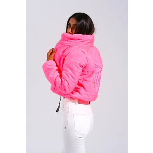 Keyifli Moda Kadın Pembe Sırtı Taş Baskılı Dik Yaka Kısa Şişme Mont