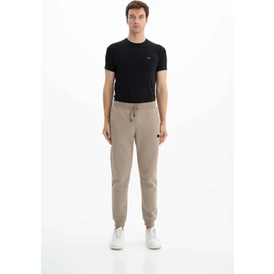 Erkek Regular Fit Cepli Arka Cep Fermuarlı Basic 3 İplik Şardonlu Dar Paça Lastikli Eşofman Altı K26174680001