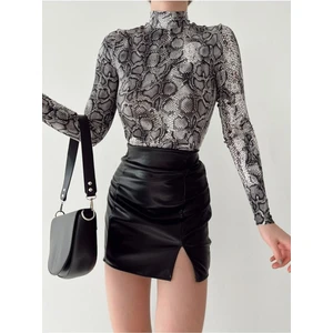Be Chic Taş-Siyah Yılan Desenli Yarım Balıkçı Bluz