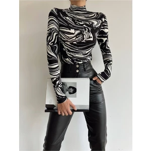 Be Chic Kadın Siyah Ebru Desenli Yarım Balıkçı Yaka Bluz BLZ1002