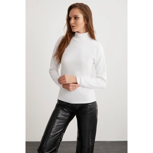 Padma Kadın Dik Yaka Dar Kesim Viskon Karışımlı Beyaz Bluz