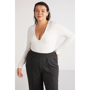Marjabb Kadın Vücudu Tamamen Saran Slim Fit Derin V Yaka Çıtçıtlı Kırık Ekru Büyük Beden Bluz
