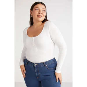 Zazanabb Kadın Fitilli Görünümlü Vücudu Saran Derin Yuvarlak Yaka Düğmeli Beyaz Büyük Beden Bluz