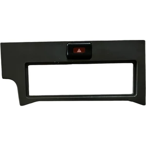 Nissan Primera Teyp Cercevesi ve Dörtlü Sinyal Dügmesi Takım