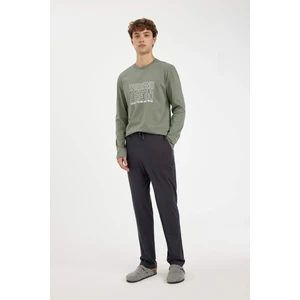 Erkek Regular Fit Bisiklet Yaka Baskılı Uzun Kollu Üst Basic Düz Alt Pijama Takımı D0940AX24AU