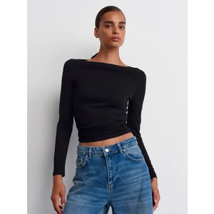 31213 Kayık Yaka Uzun Kollu Top-Siyah