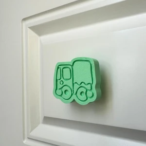 Pomerol yeşil Kamyon Dolap Kulpu - Çocuk Odalarına, Mutfak ve Banyo Dolaplarına Şık ve Dayanıklı Kulp