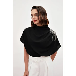 Tek Omuz Aksesuarlı Salaş Bluz - Siyah