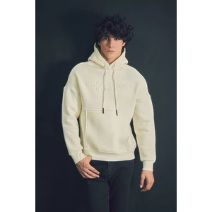 Kabartma Baskılı Kapüşonlu  Kanguru Cepli Sweatshirt